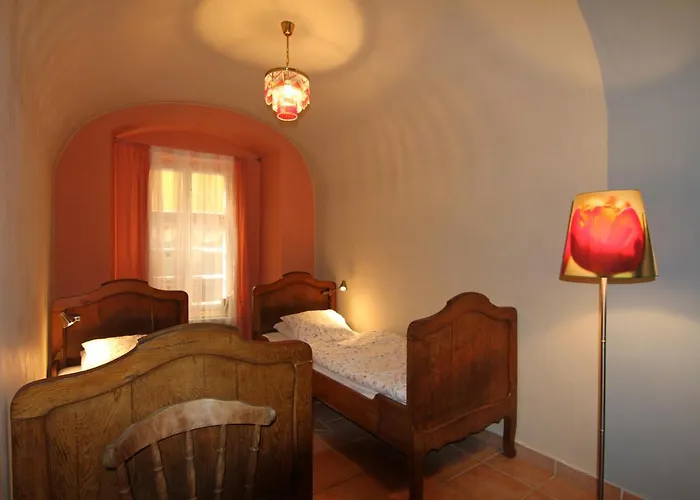 Rustic Ground Floor Apartment In Mala Strana