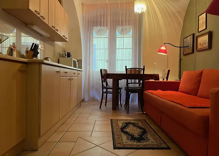 Rustic Ground Floor Apartment In Mala Strana