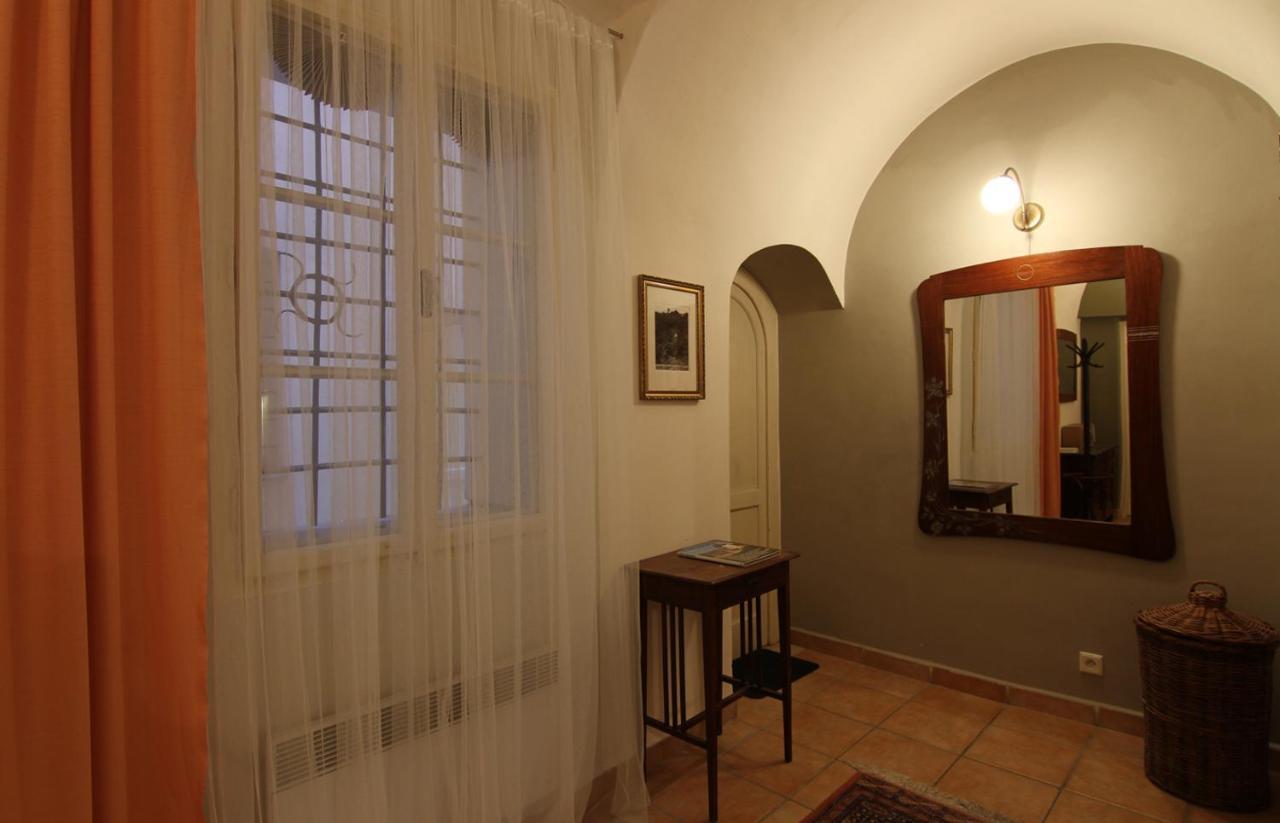 Apartment Rustic Ground Floor In Mala Strana Prague