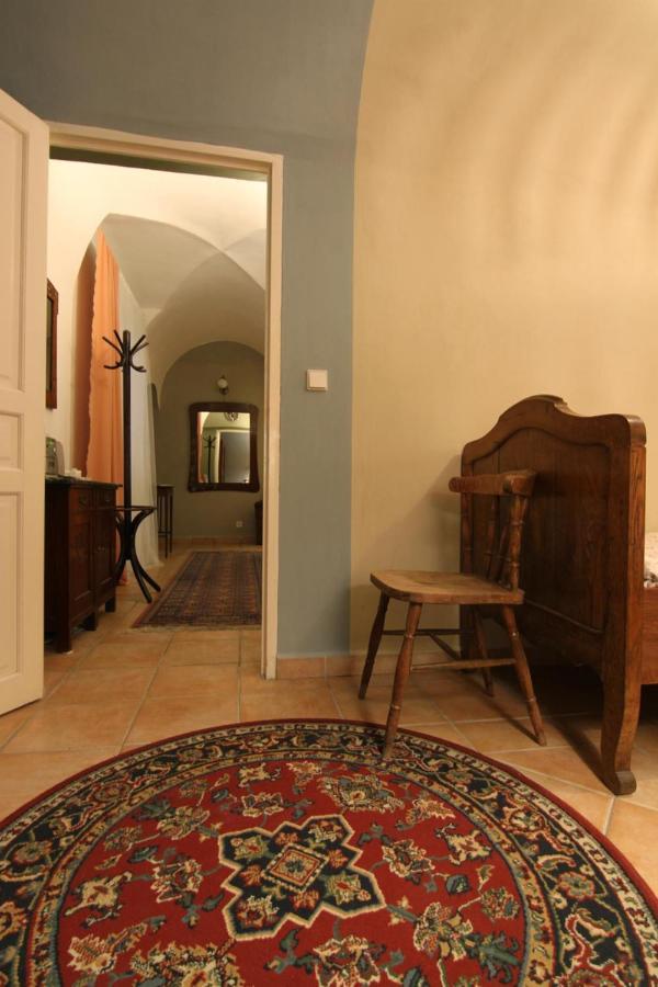 Apartment Rustic Ground Floor In Mala Strana *