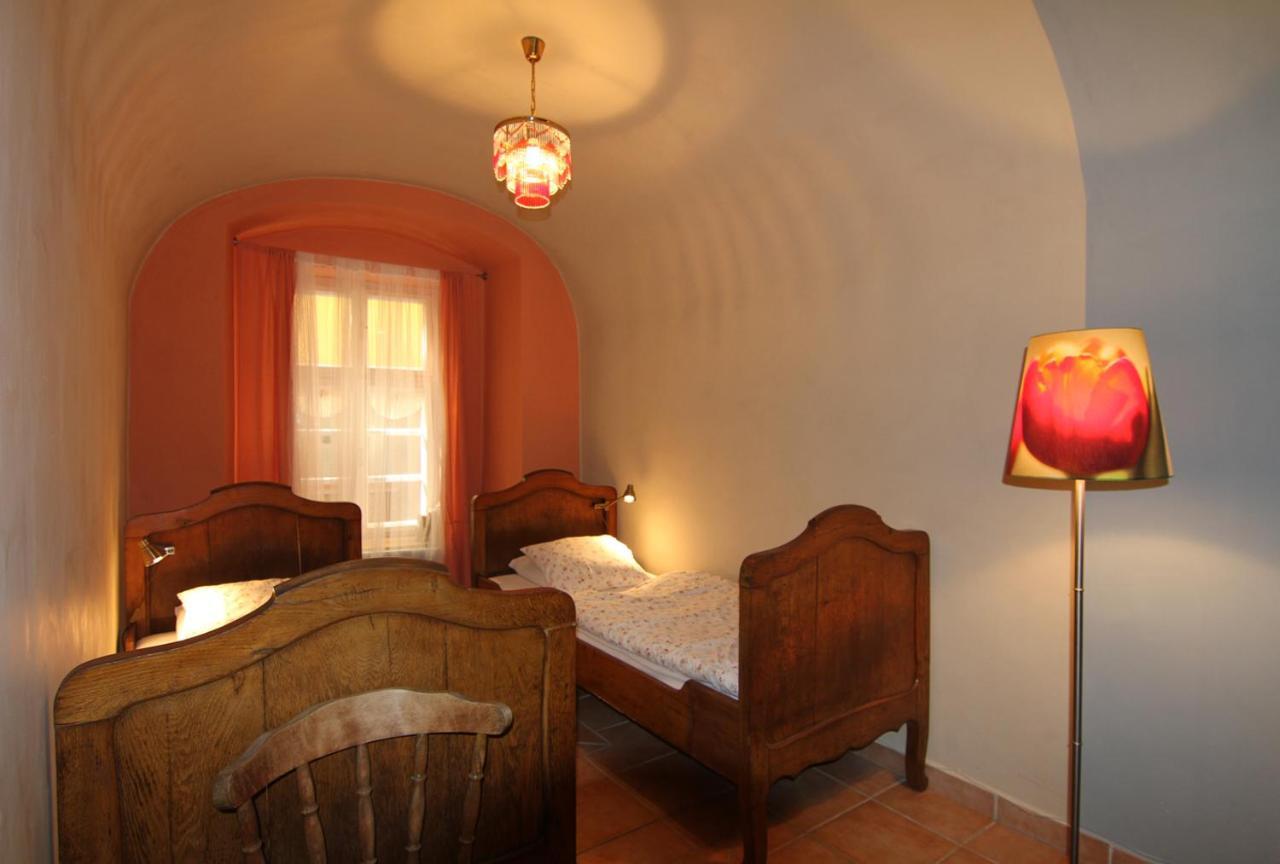 Rustic Ground Floor In Mala Strana Prague