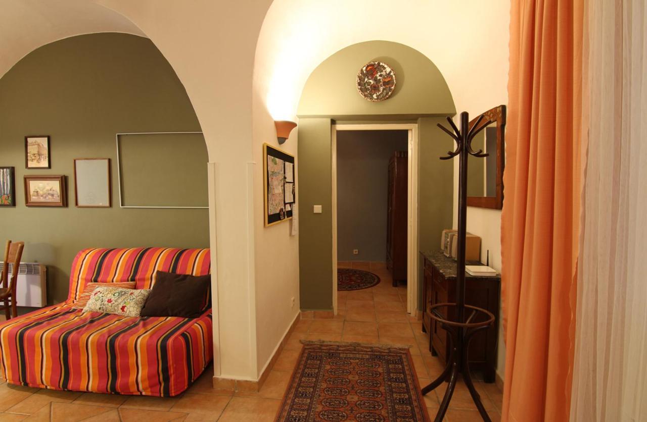 Rustic Ground Floor In Mala Strana Apartment