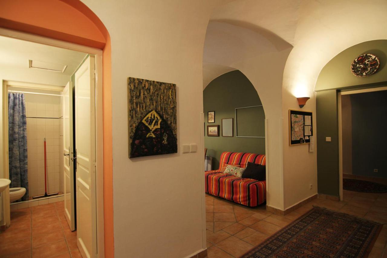 Rustic Ground Floor In Mala Strana