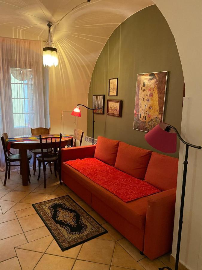Rustic Ground Floor In Mala Strana Apartment Prague