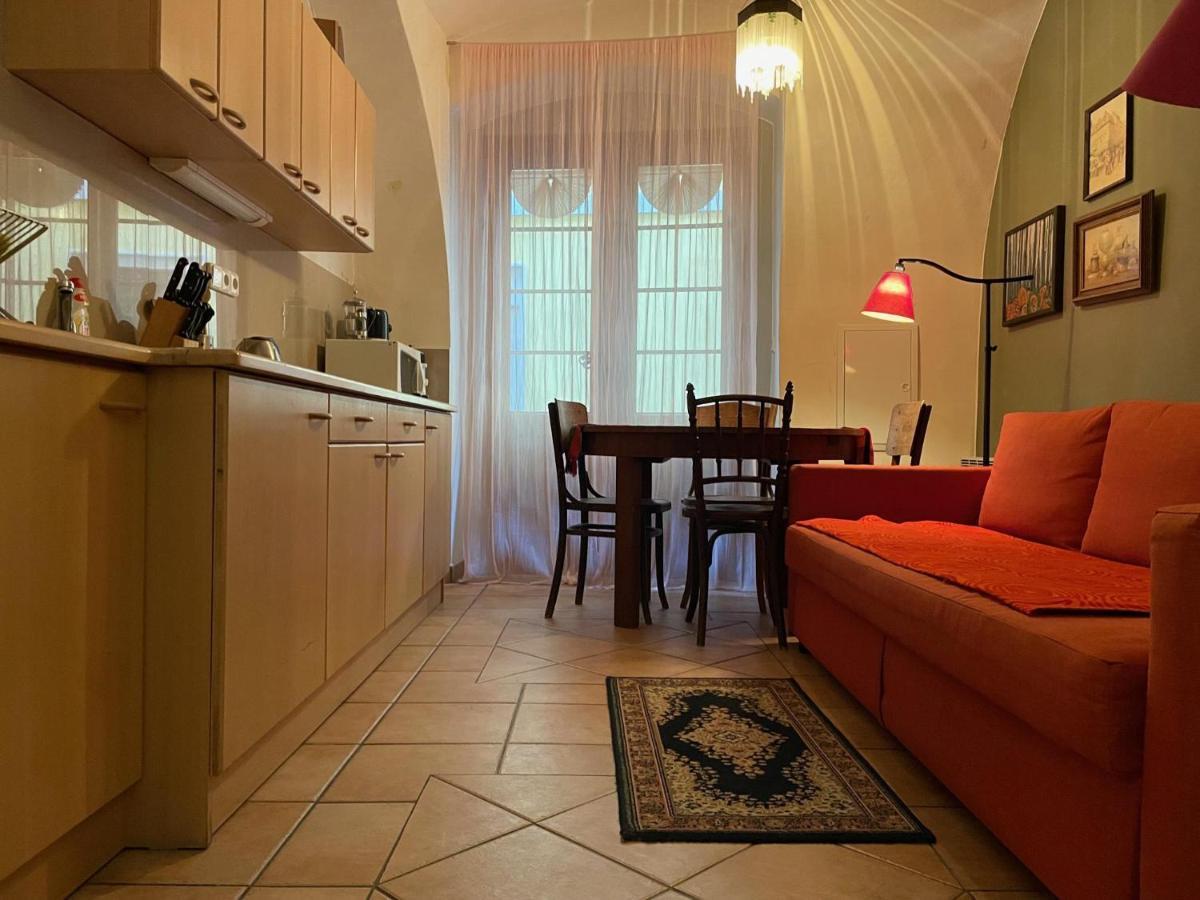 Apartment Rustic Ground Floor In Mala Strana Prague